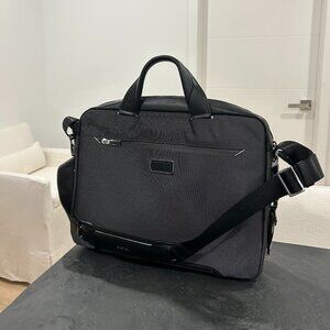 Tumi Slim Briefcase (Mint Condition)